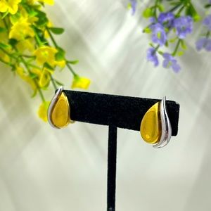 Trifari Signed Vintage Dual Tone Tear Drop Clip On Earrings